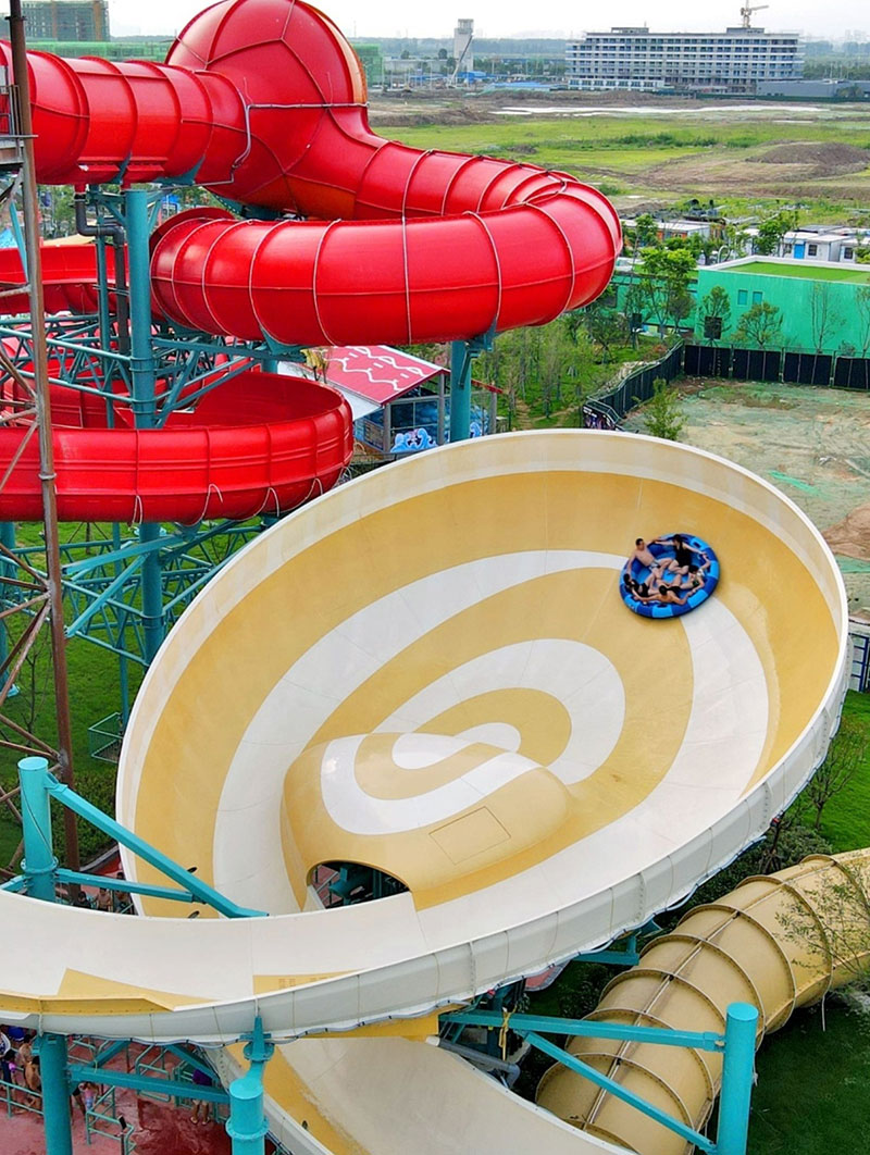 Water park family tube